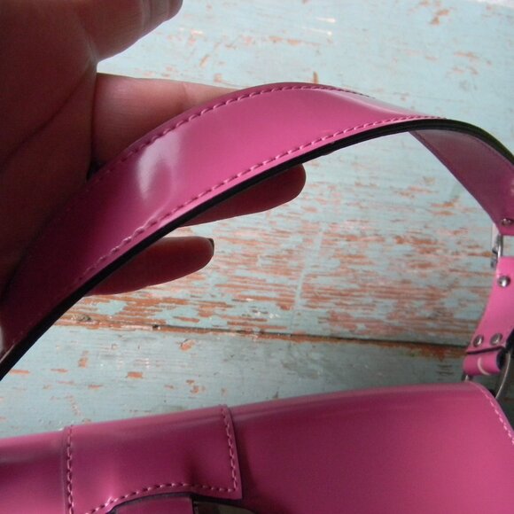 GUESS Y2K VINTAGE PINK PATENT GORGEOUS BAGUETTE SHOULDER BAG 90'S GORGEOUS! - Picture 2 of 8